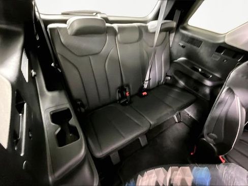 Used 2025 Hyundai Palisade SEL FWD image 25
