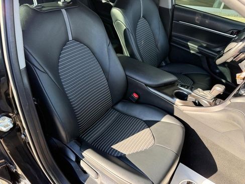 Used 2023 Toyota Camry SE image 11