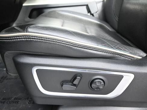 Used 2019 RAM 1500 Laramie AWD/4WD image 22