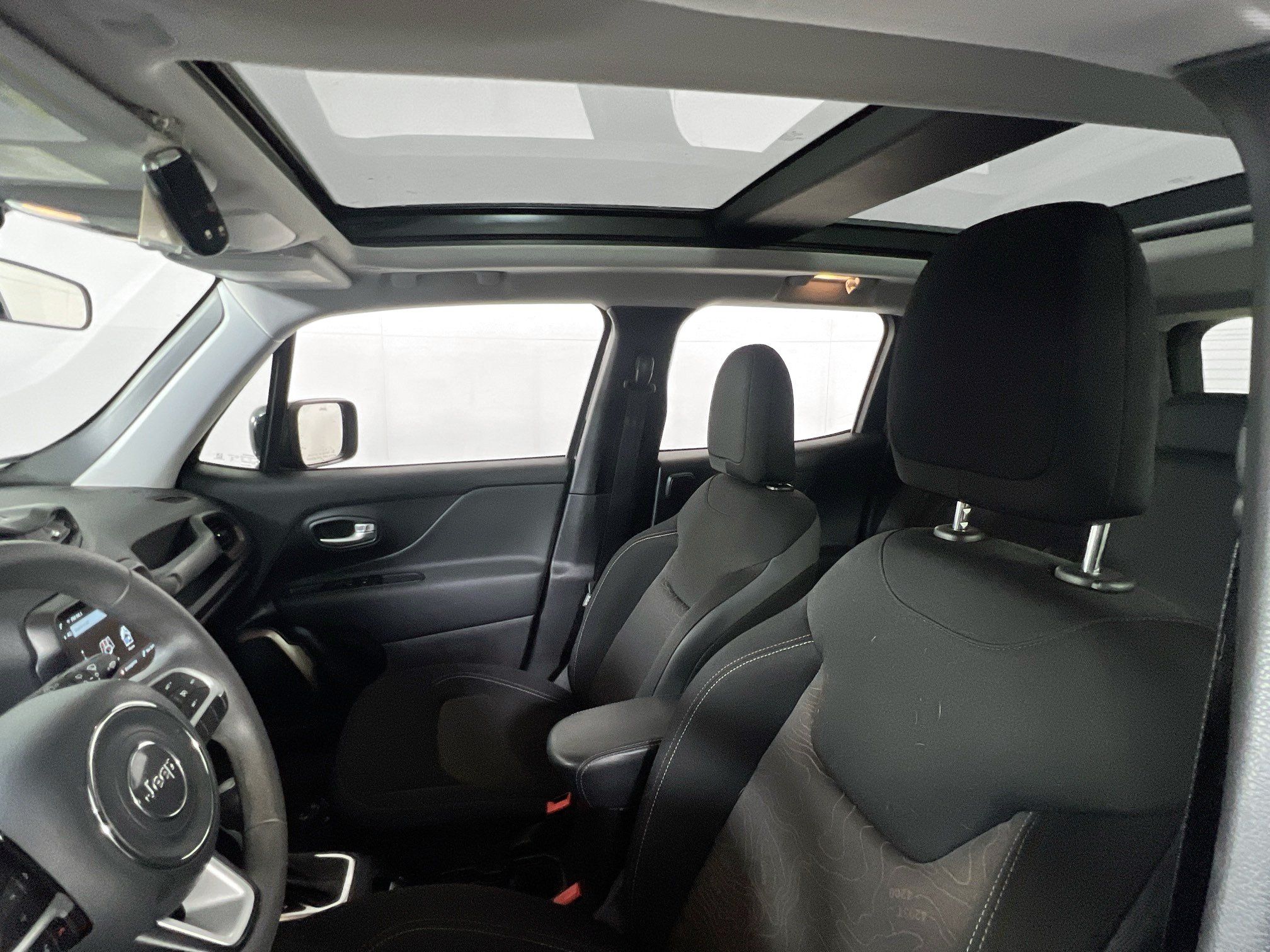 Used 2023 Jeep Renegade Latitude w/ Sun/Sound Group AWD/4WD image 21