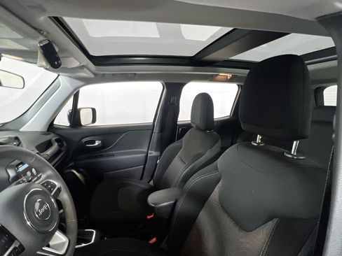 Used 2023 Jeep Renegade Latitude w/ Sun/Sound Group AWD/4WD image 21