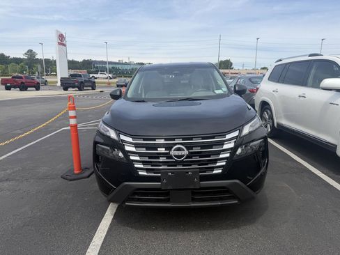 Used 2025 Nissan Rogue SV AWD/4WD image 2
