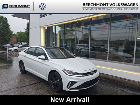 Used 2026 Volkswagen Jetta SE FWD image 1