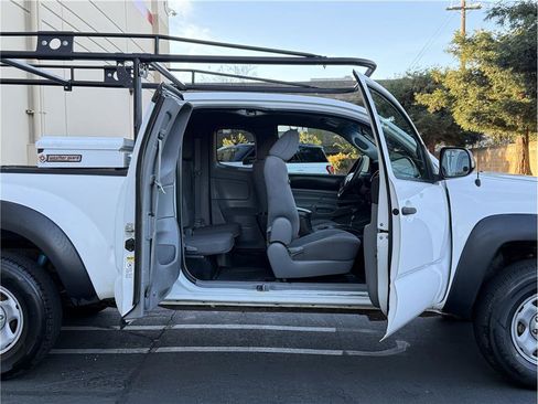 Used 2013 Toyota Tacoma 4x4 Access Cab w/ Convenience Pkg image 26