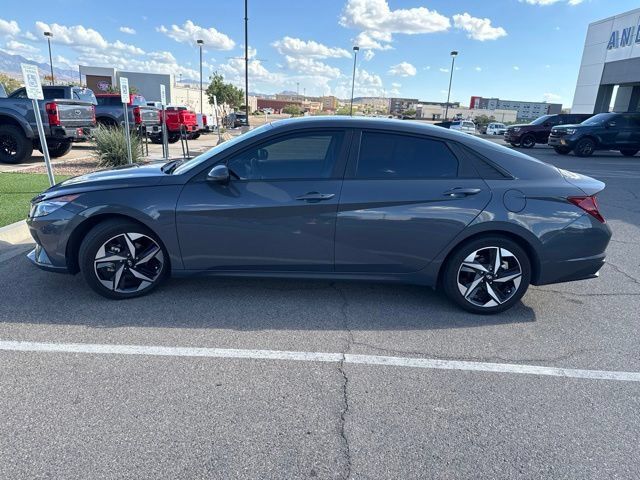 Used 2023 Hyundai Elantra SEL w/ Convenience Package FWD image 3