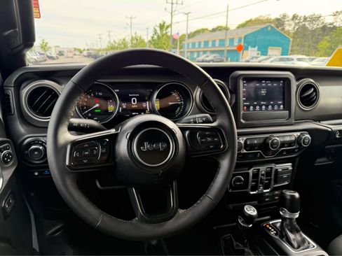 Used 2023 Jeep Wrangler Unlimited w/ Cold Weather Group AWD/4WD image 18