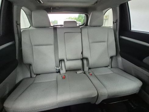 Used 2019 Toyota Highlander LE FWD image 21