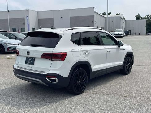 Certified 2023 Volkswagen Taos SE w/ Black Wheel Package FWD image 7