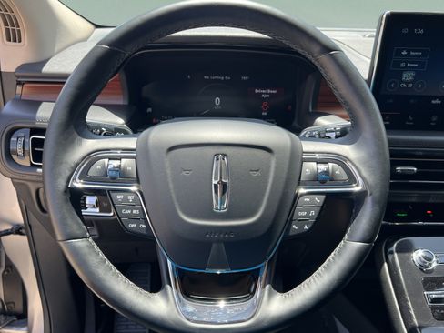 Used 2023 Lincoln Nautilus Reserve w/ Luxury Package AWD/4WD image 11
