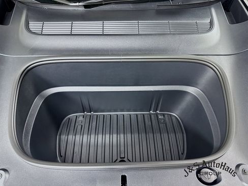 Used 2026 Tesla Model Y Performance image 36