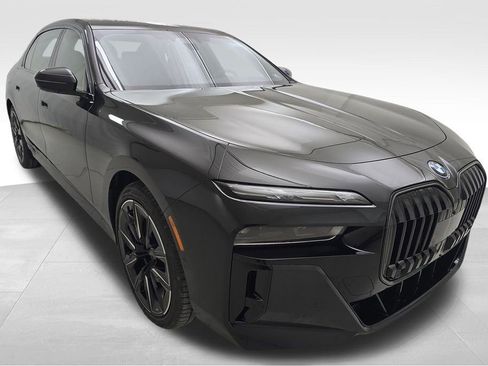 New 2026 BMW i7 xDrive60 w/ Executive Package image 2