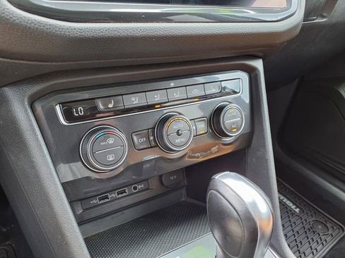 Used 2019 Volkswagen Tiguan SE w/ Panoramic Sunroof Package image 20