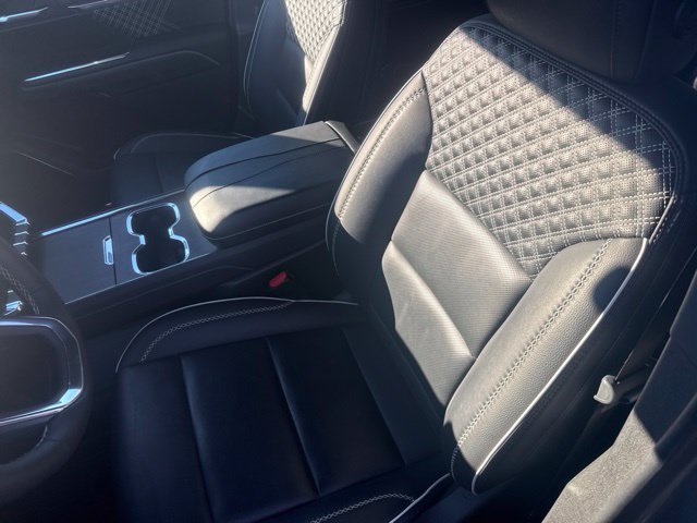 Used 2024 GMC Acadia Denali w/ Super Cruise Package FWD image 26