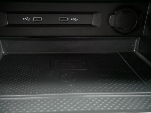 Certified 2023 Volkswagen Tiguan SE R-Line AWD/4WD image 29