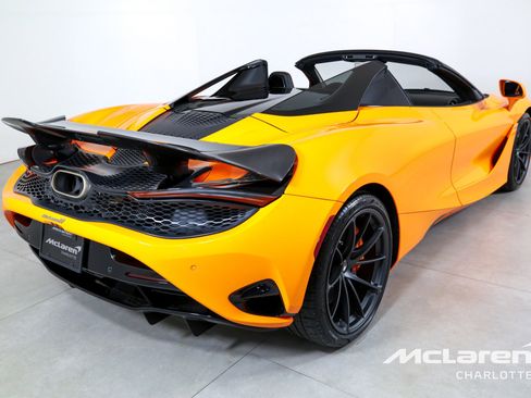 Used 2026 McLaren 750S Spider RWD image 10
