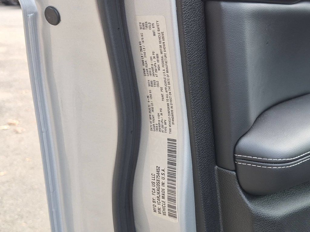 Certified 2025 Jeep Grand Cherokee L Laredo w/ Luxury Tech Group I AWD/4WD image 29