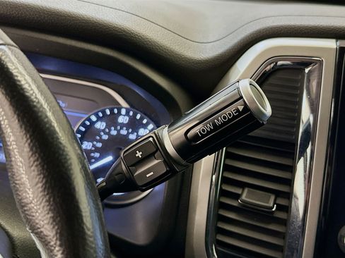 Used 2020 Nissan Titan SV w/ SV Convenience Package image 25