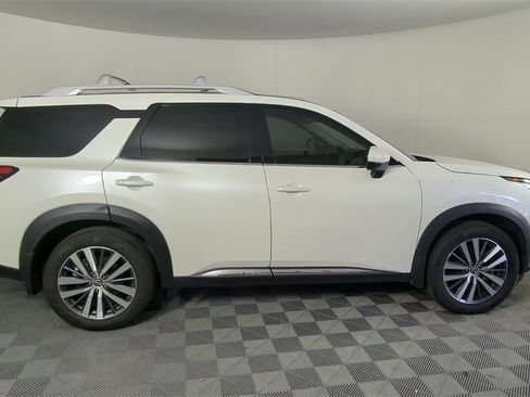 Used 2022 Nissan Pathfinder Platinum w/ Cargo Package image 4