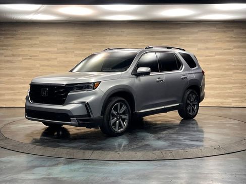 Used 2025 Honda Pilot Elite image 6
