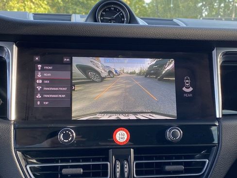 Used 2022 Porsche Macan image 15