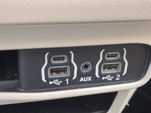 Used 2023 Chrysler Voyager LX FWD image 20