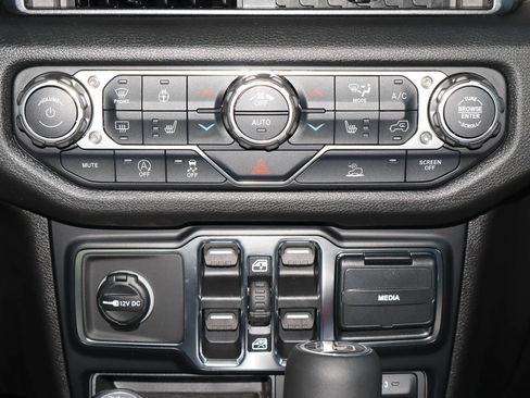 New 2026 Jeep Gladiator Sport AWD/4WD image 22