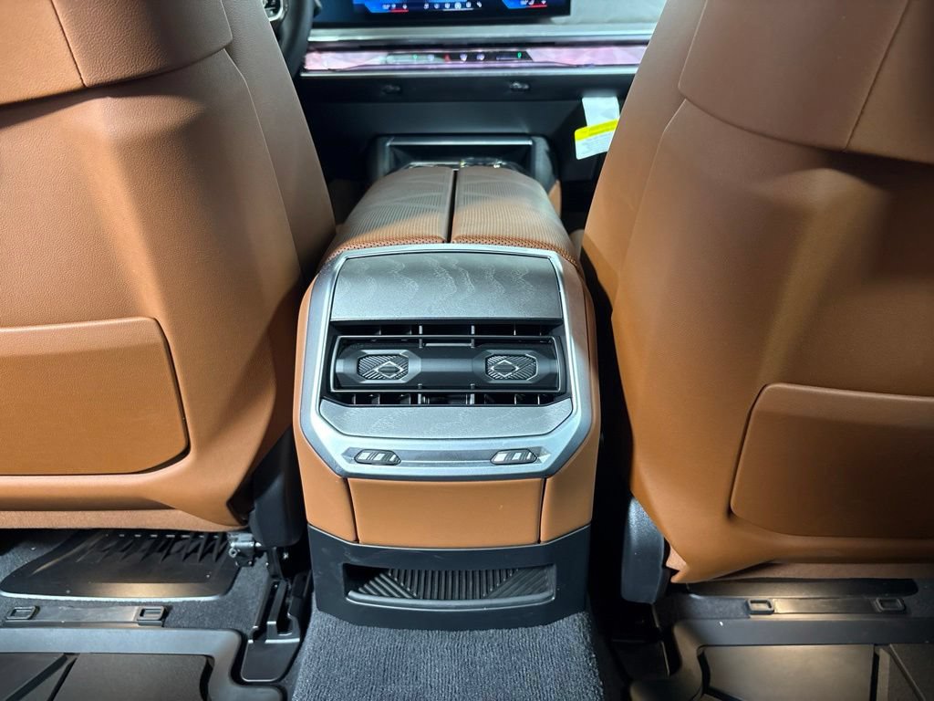 Certified 2026 BMW 740i xDrive w/ Executive Package AWD/4WD image 32