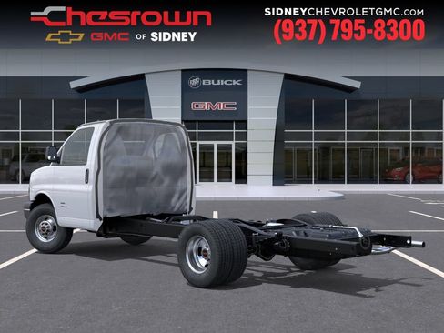 New 2025 GMC Savana 4500 w/ Power Convenience Package RWD image 3