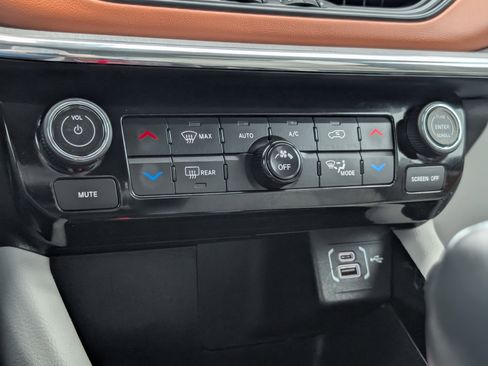 Used 2022 Jeep Compass Limited image 22