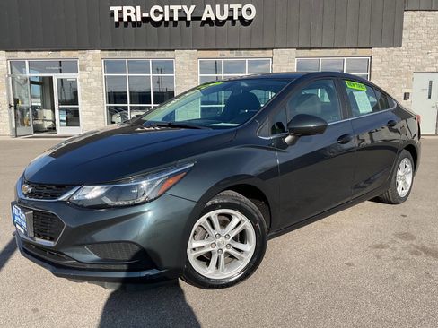Used 2017 Chevrolet Cruze LT image 1
