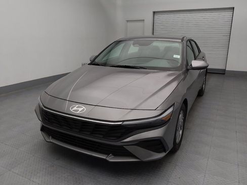 Used 2024 Hyundai Elantra SE FWD image 15