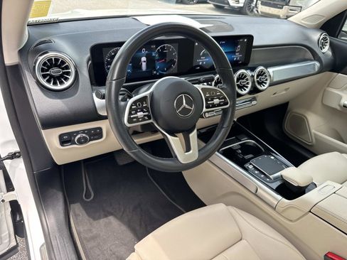 Used 2022 Mercedes-Benz GLB 250 4MATIC w/ Premium Package Lite image 23