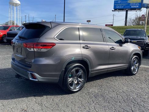 Used 2019 Toyota Highlander AWD V6 image 6