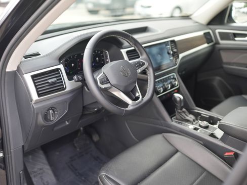 Certified 2023 Volkswagen Atlas SE w/ Panoramic Sunroof Package image 12