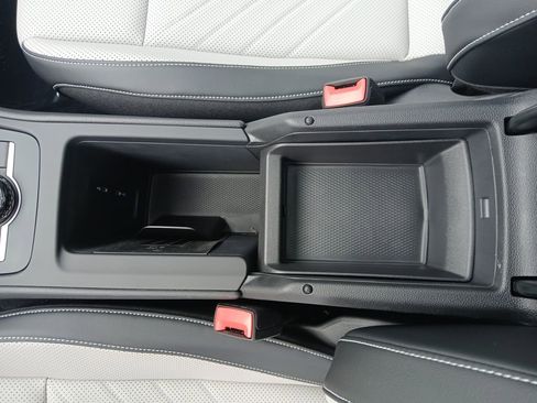 New 2025 Volkswagen Tiguan SE image 25