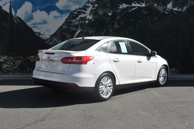 Used 2017 Ford Focus Titanium w/ Titanium Technology Package FWD image 3
