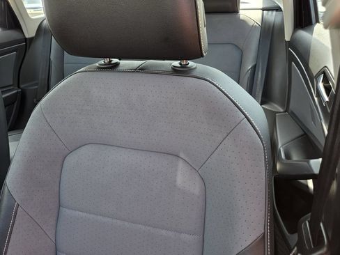 Used 2025 Volkswagen Jetta SE FWD image 17