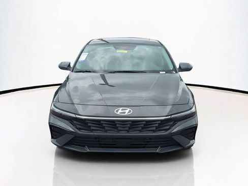 New 2026 Hyundai Elantra Limited FWD image 3