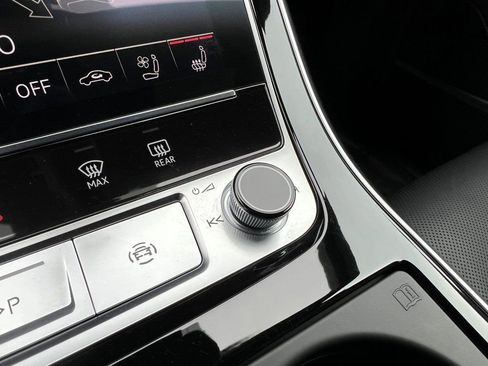 Certified 2024 Audi RS Q8 image 32