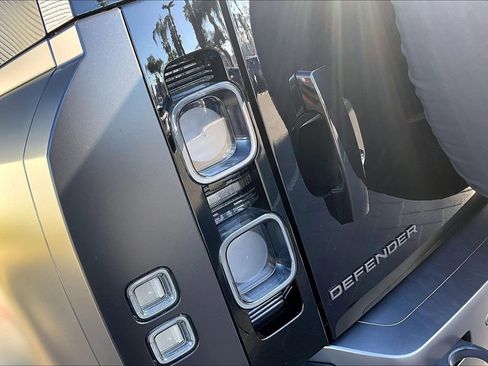 Used 2023 Land Rover Defender 110 Carpathian Edition image 29