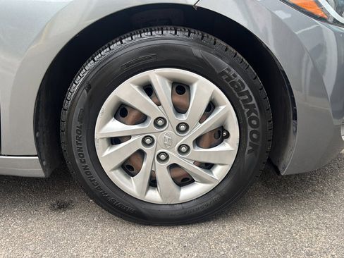 Used 2018 Hyundai Elantra SE FWD image 37