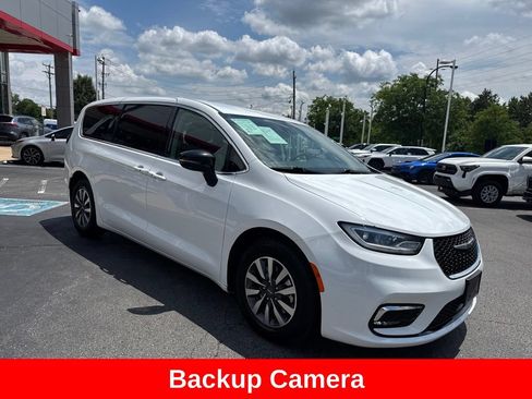 Used 2024 Chrysler Pacifica Limited FWD image 9