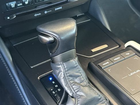 Used 2022 Lexus ES 300h w/ Premium Package FWD image 17
