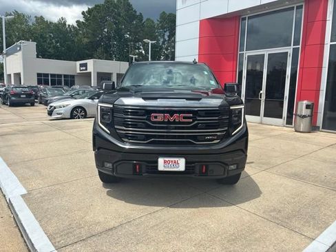 Used 2022 GMC Sierra 1500 AT4 w/ AT4 Premium Package AWD/4WD image 2