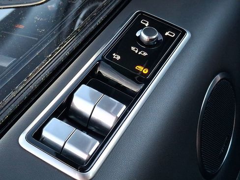 Used 2022 Land Rover Range Rover Sport SVR image 21