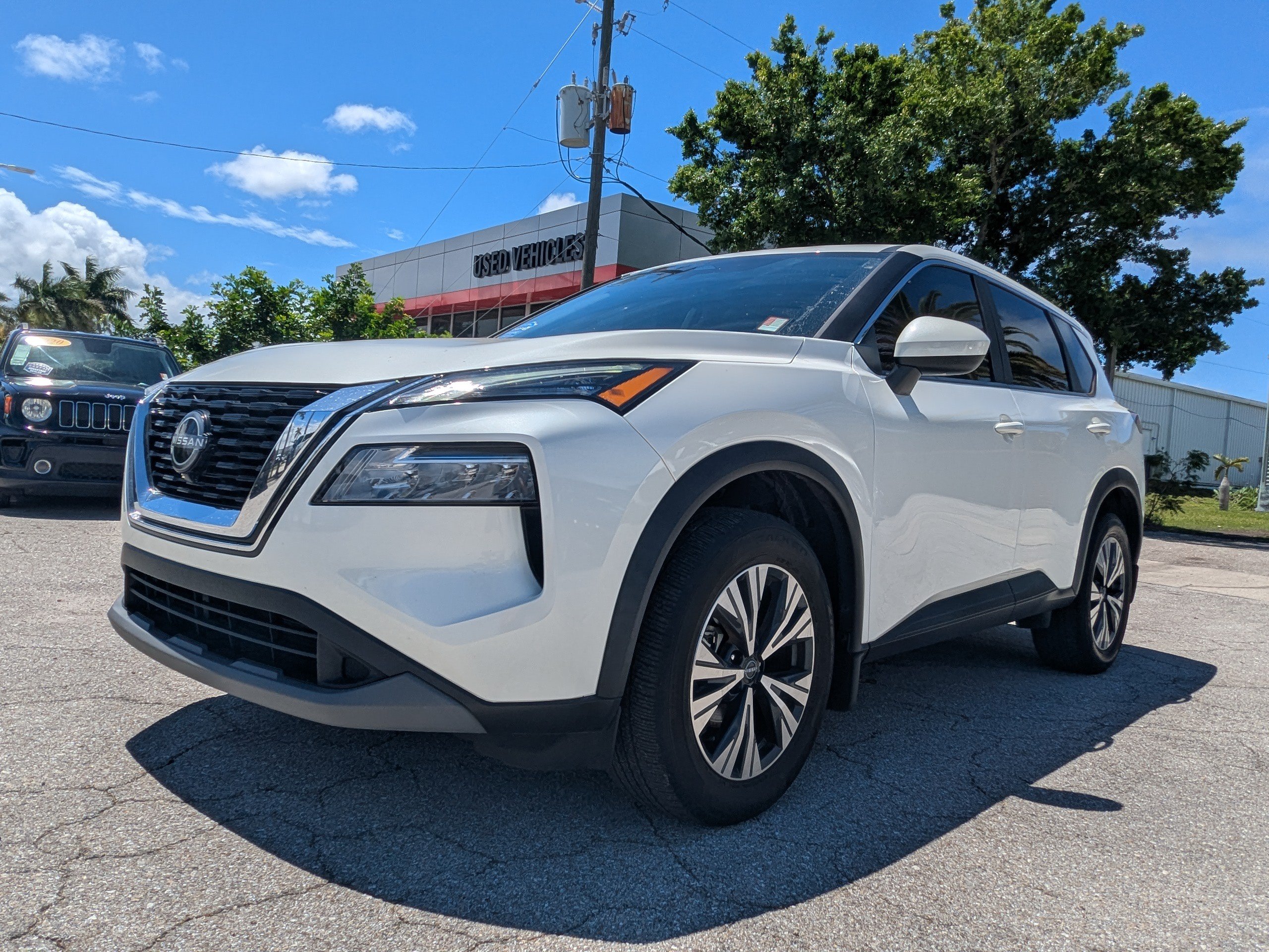 Used 2023 Nissan Rogue SV FWD image 8