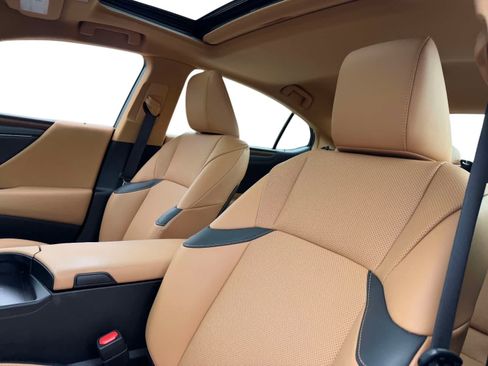 Used 2024 Lexus ES 350 w/ Premium Package FWD image 10