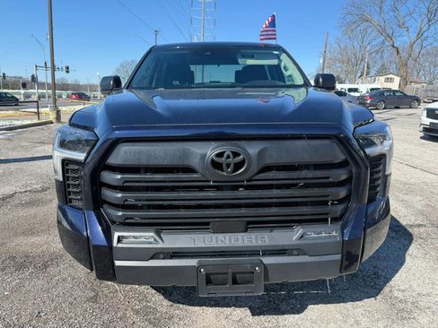 Used 2022 Toyota Tundra SR5 w/ SR5 Convenience Package image 9
