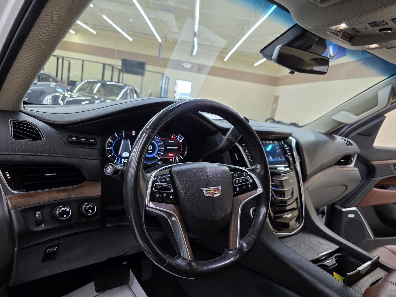 Used 2019 Cadillac Escalade Premium Luxury AWD/4WD image 20