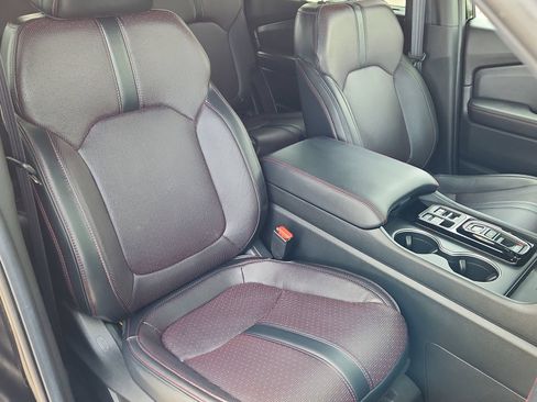 Certified 2025 Honda Pilot Black Edition image 14
